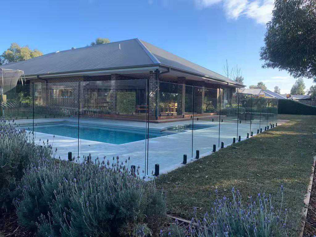 Modern Design Stainless Steel Swimming Pool Glass Spigot Project in Australia